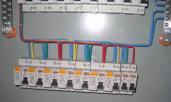 中國電力網:圖文并茂教你如何做好配電箱內部布線